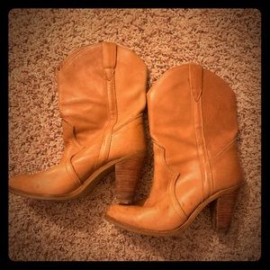 Vintage Cowgirl Boots in Camel/Tan